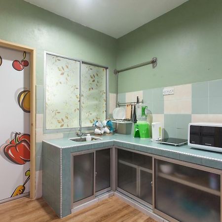 Gunung View Homestay 10 To 12 Pax Near Sunway Tambun Ipoh Eksteriør billede