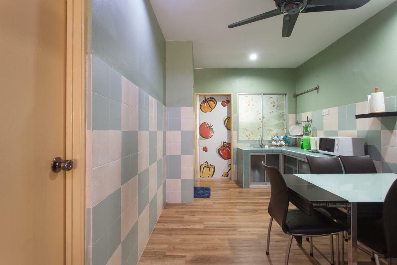 Gunung View Homestay 10 To 12 Pax Near Sunway Tambun Ipoh Eksteriør billede