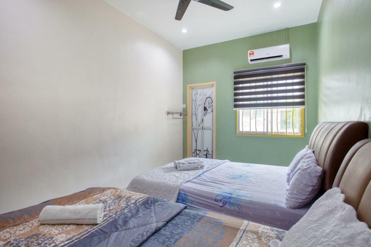 Gunung View Homestay 10 To 12 Pax Near Sunway Tambun Ipoh Eksteriør billede