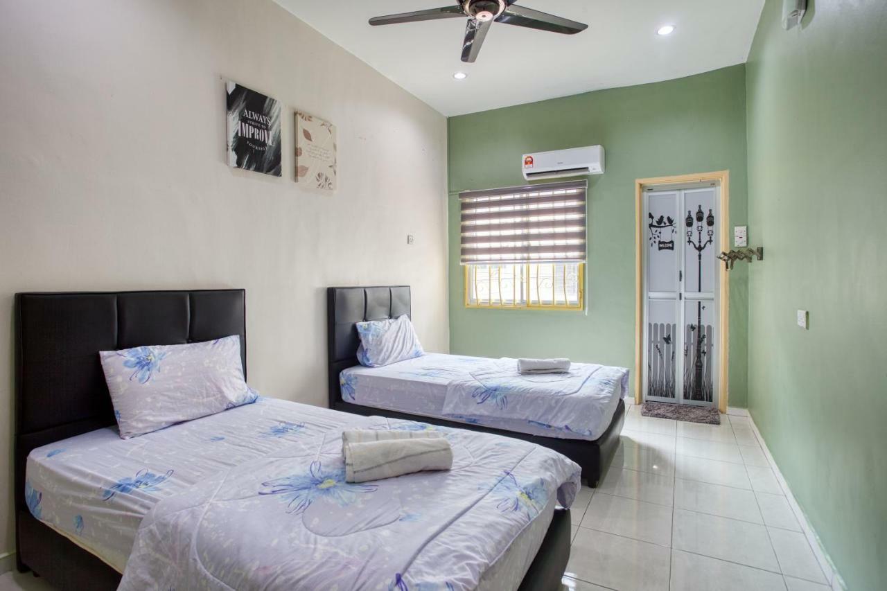 Gunung View Homestay 10 To 12 Pax Near Sunway Tambun Ipoh Eksteriør billede