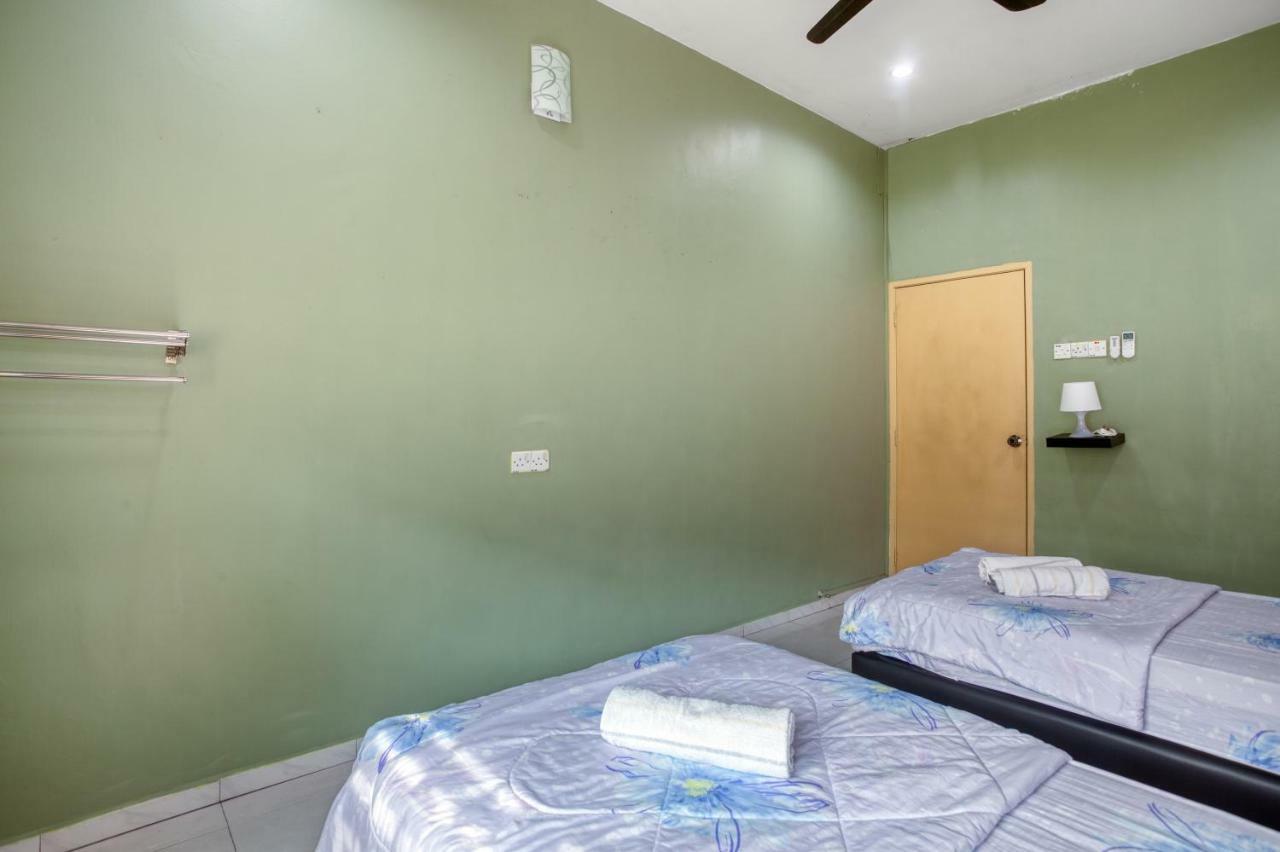 Gunung View Homestay 10 To 12 Pax Near Sunway Tambun Ipoh Eksteriør billede
