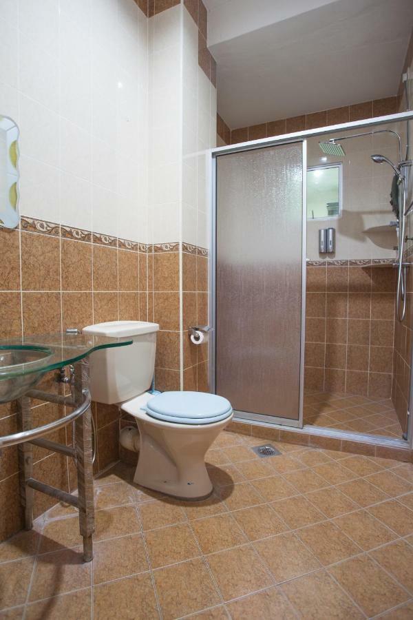 Gunung View Homestay 10 To 12 Pax Near Sunway Tambun Ipoh Eksteriør billede