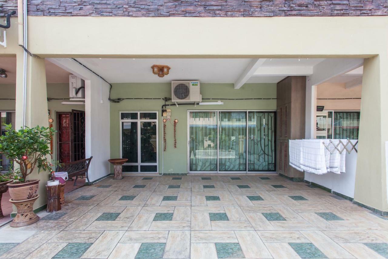 Gunung View Homestay 10 To 12 Pax Near Sunway Tambun Ipoh Eksteriør billede