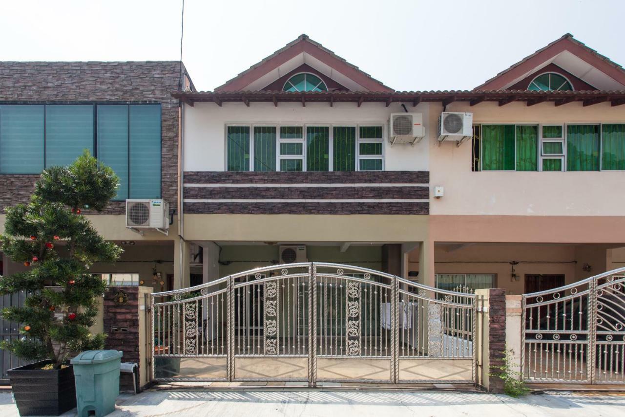 Gunung View Homestay 10 To 12 Pax Near Sunway Tambun Ipoh Eksteriør billede
